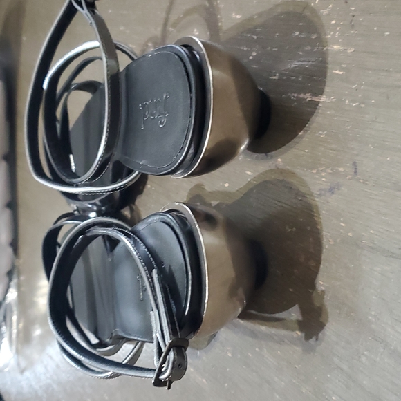 Find - Picture 2 of 7